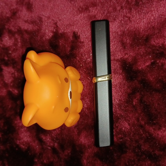 🆕️L'Oreal Paris Colour Riche Intense Volume Matte Lipstick Le Rosewood Ambition - Picture 4 of 7